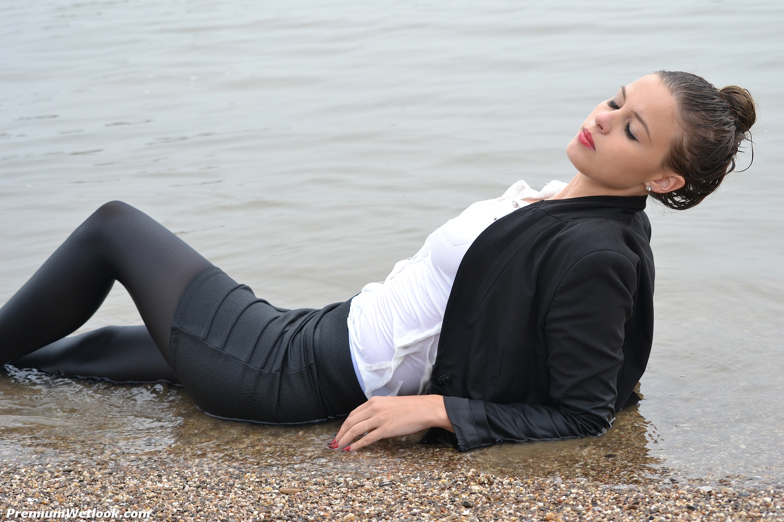 Premium Wetlook Girls in wet clothes